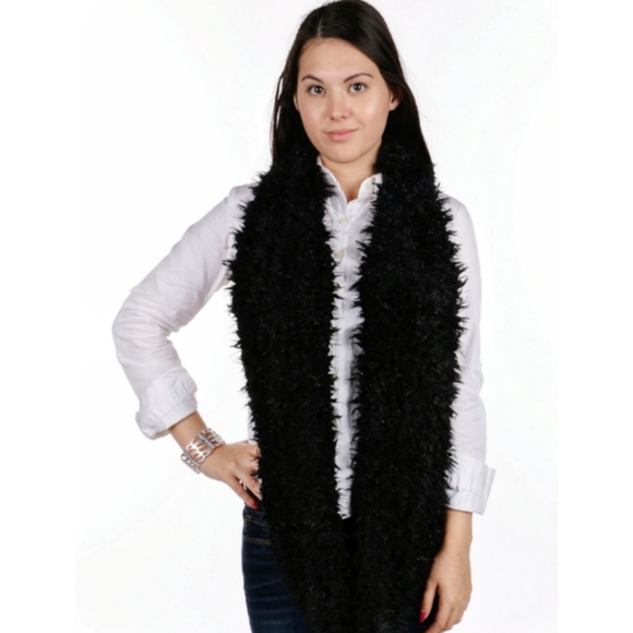 FRINGED SOFT FUR INFINITY SCARF - Picture 4 of 4